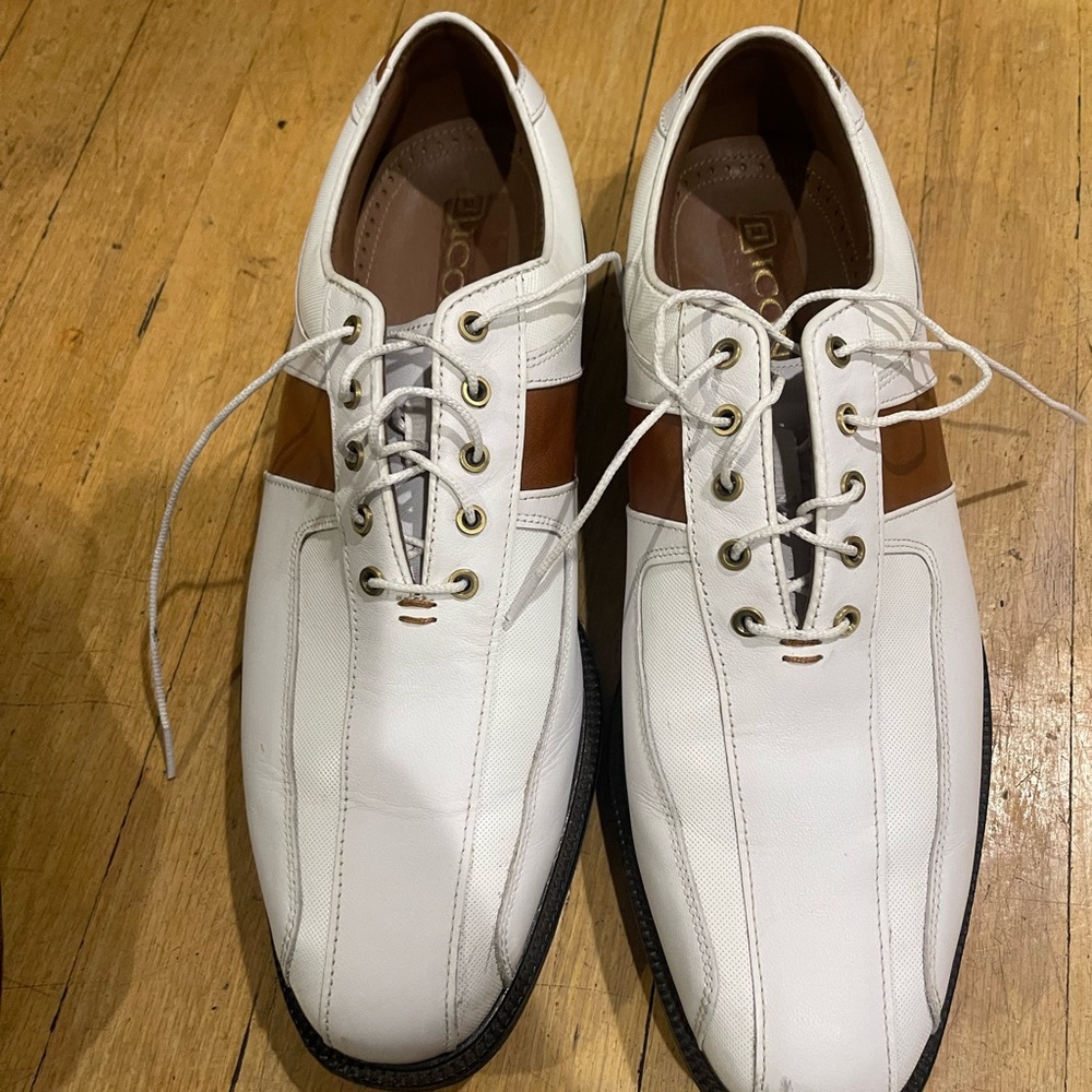Golf shoes